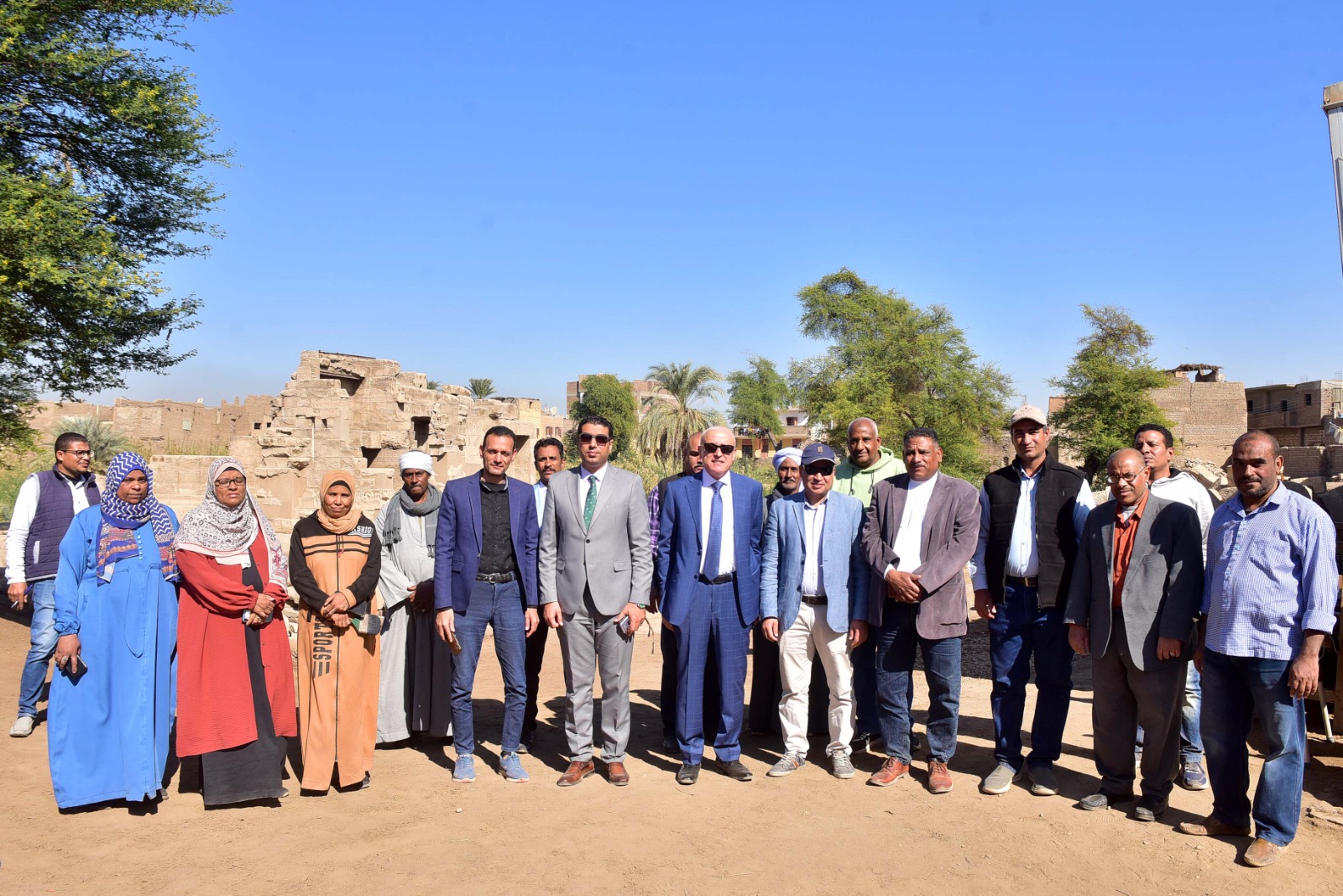 جولة بمنطقة معابد الطود والمدامود لبحث خطط تطويرها