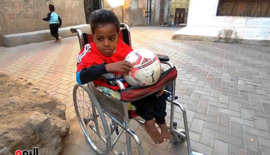 عبدالله-يحب-لعب-الكورة-