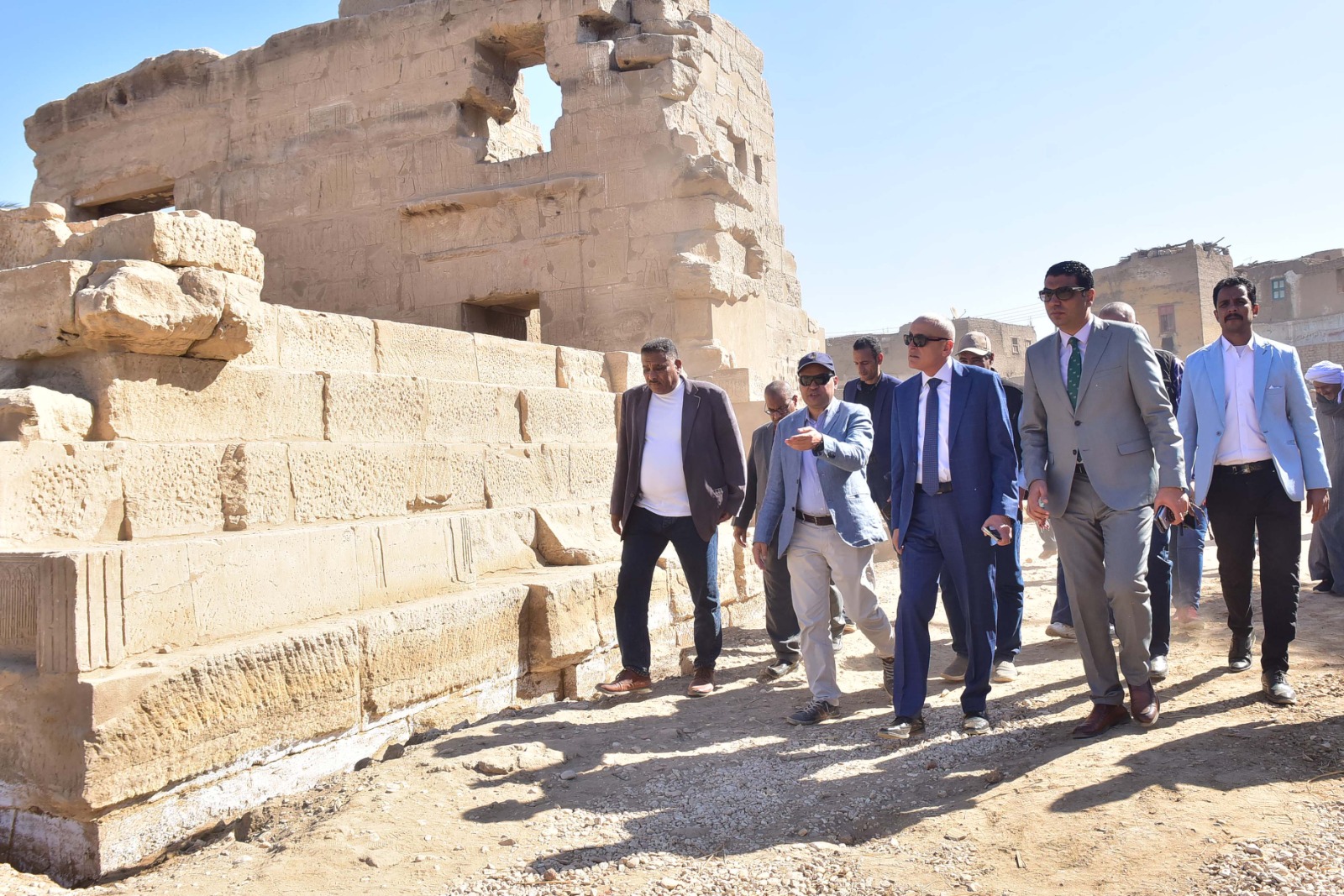 محافظ الأقصر يتفقد منطقة معابد الطود والمدامود