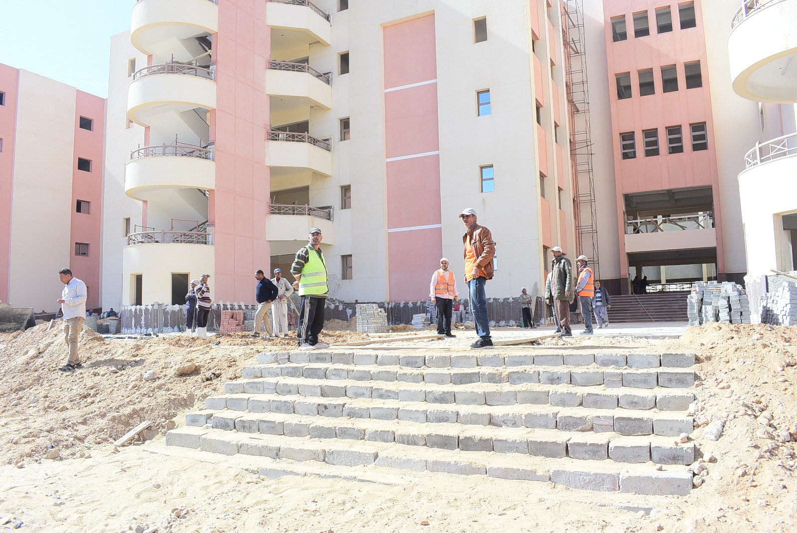 العمل على قدم وساق 