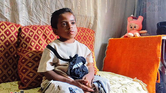 الطفل-عبدالله-المصاب-بالشلل-النصفى