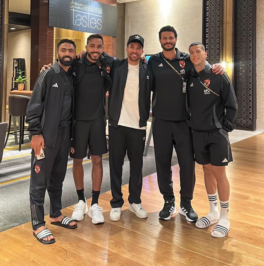 تريزيجيه يزور بعثة الاهلى فى قطر  (3)