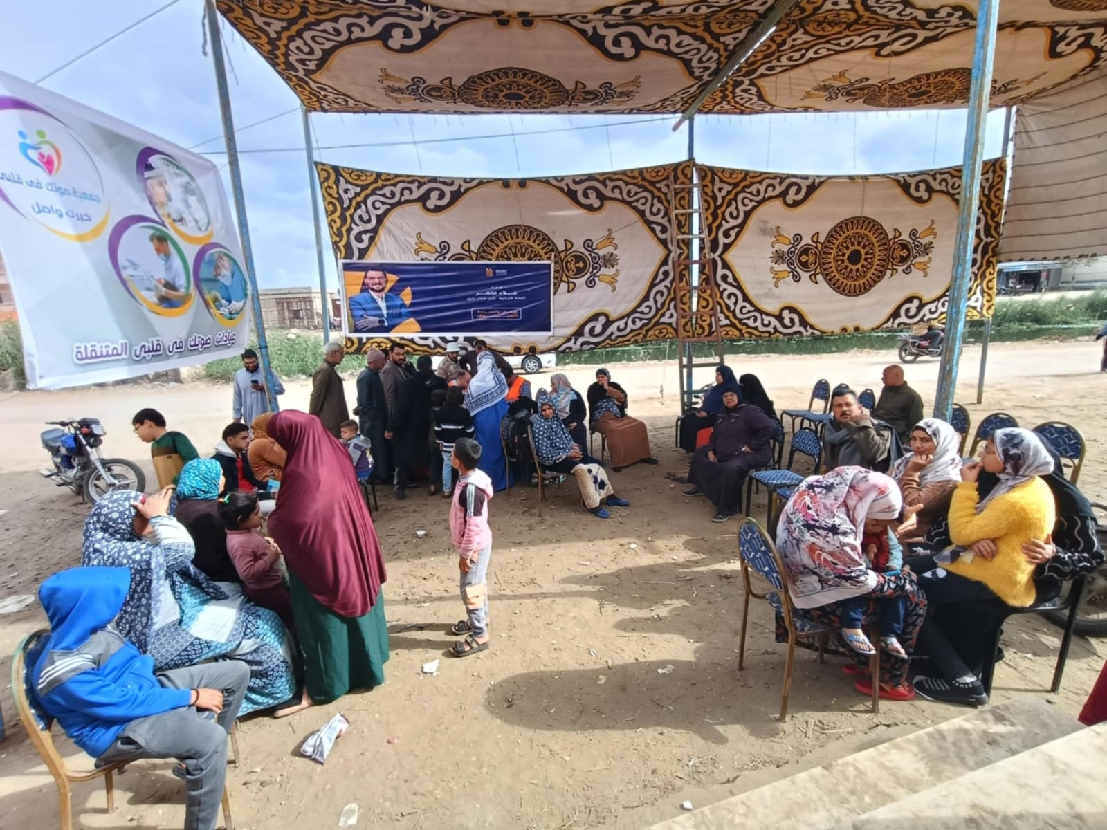 الكشف على 714 مواطناً بقافلة طبية الكشف على 714 مواطناً بقافلة طبية