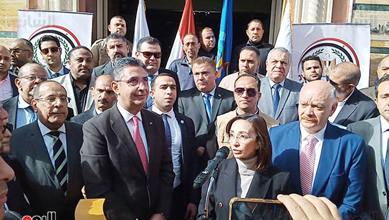 على-هامش-الإفتتاح على-هامش-الإفتتاح