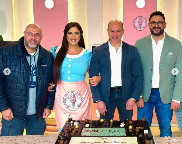 ياسمين عبد العزيز مع تامر مرسي وأكرم حسني ومعتز التوني