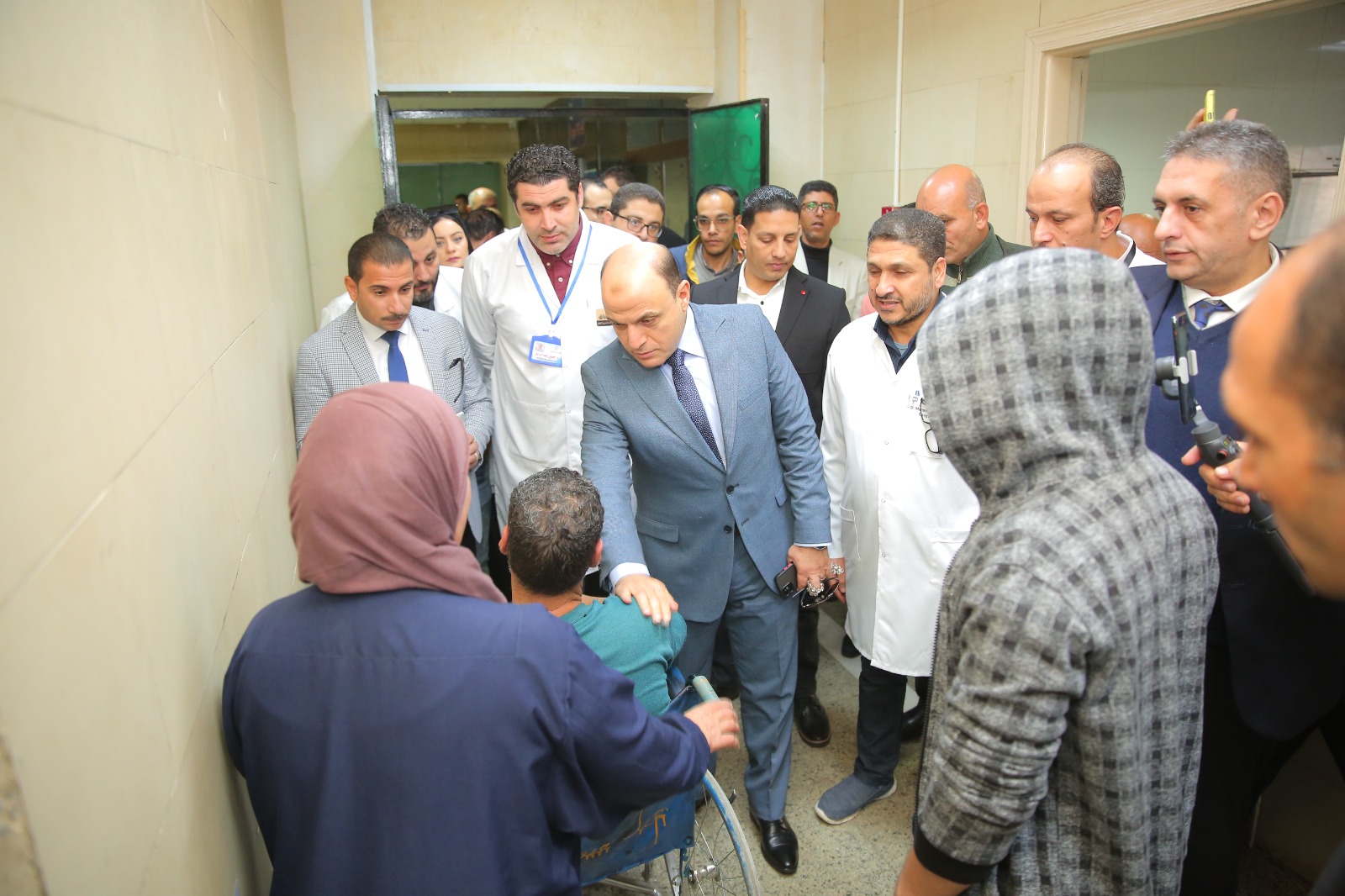 جانب من تفقد المحافظ لمستشفى كفر الشيخ العام جانب من تفقد المحافظ لمستشفى كفر الشيخ العام
