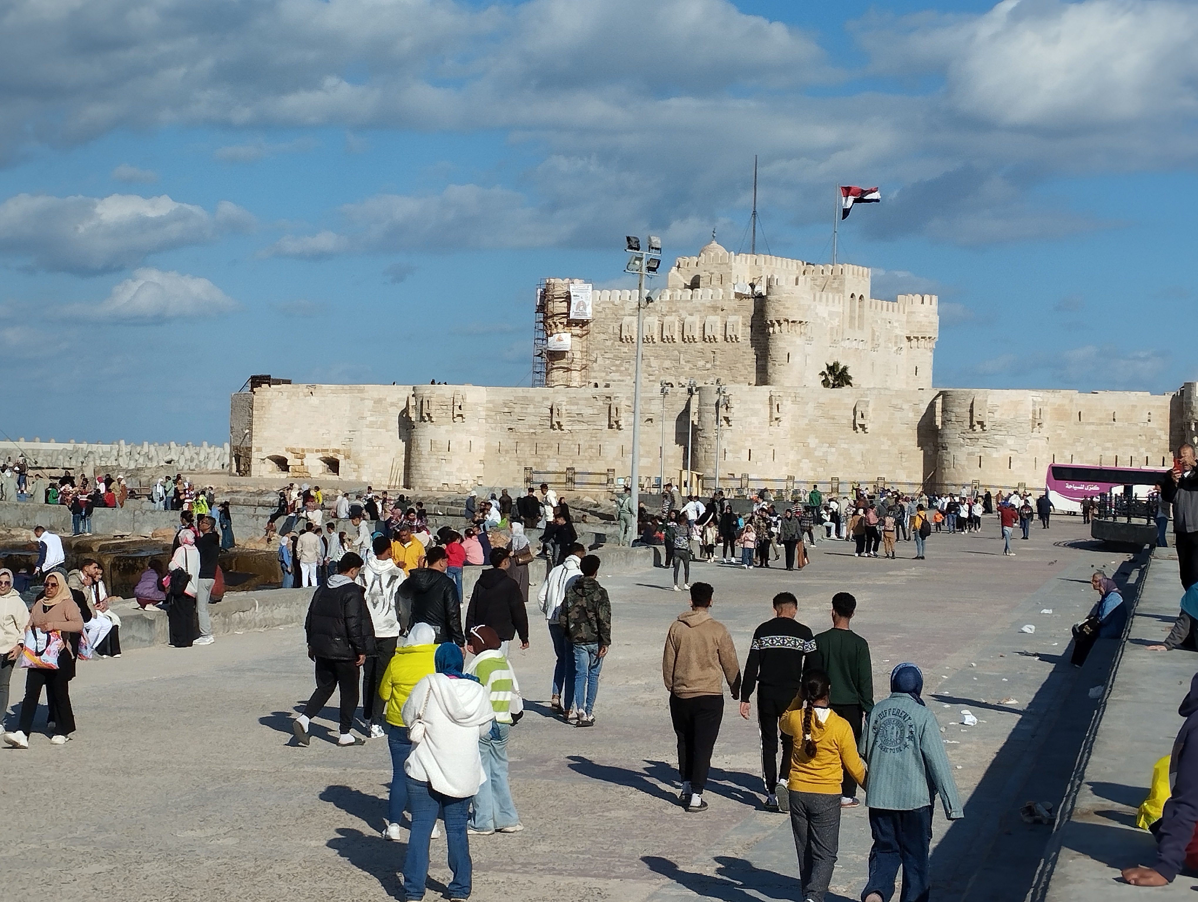 لسان قلعة قايتباي يشهد توافد اقبال في الإسكندرية