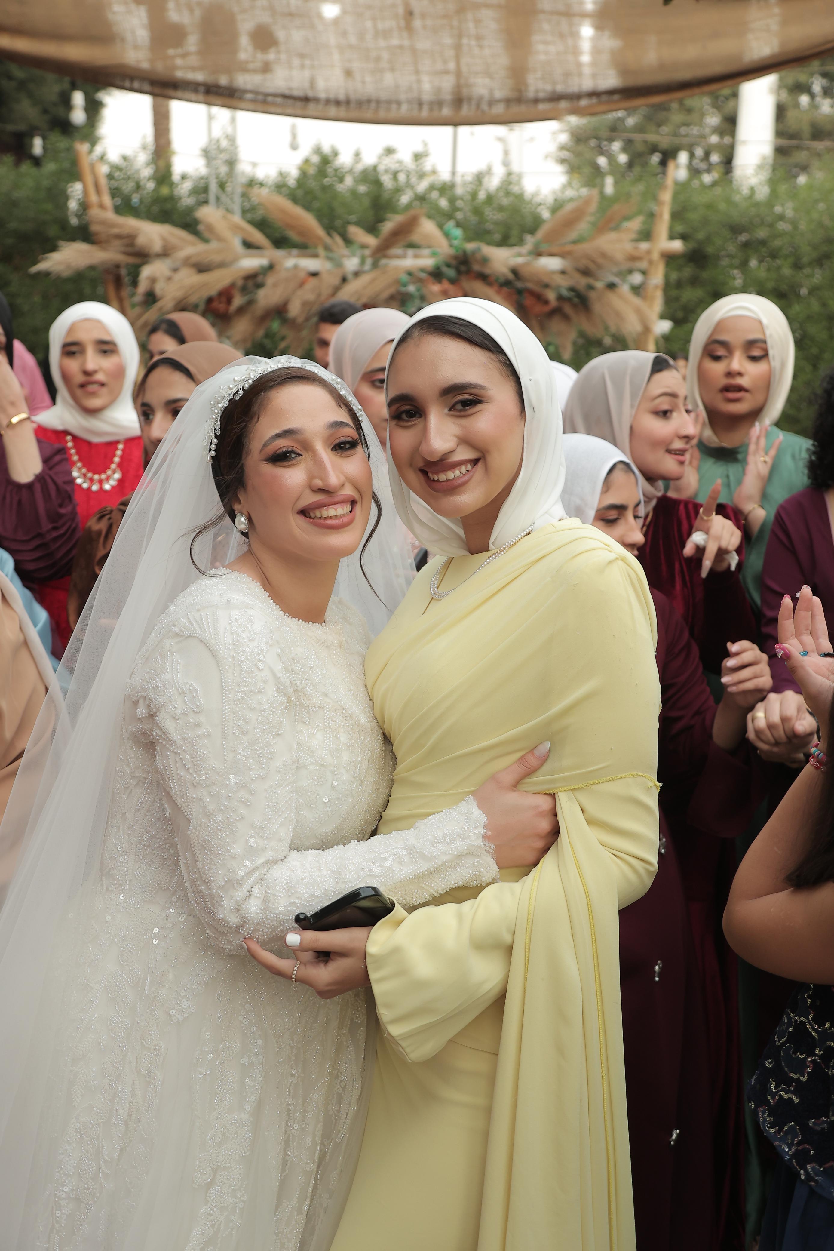 إيمان الصديقة التاريخية للعروس إيمان الصديقة التاريخية للعروس