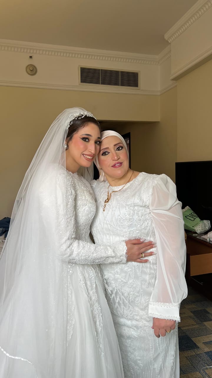 الفيرست لوك للعروس مع والدتها الفيرست لوك للعروس مع والدتها