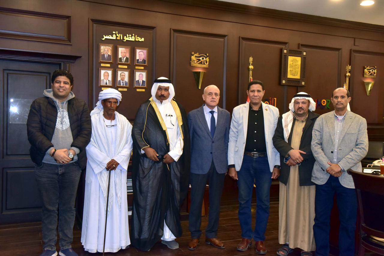 وفد يبحث إستضافة بطولة سباق الهجن بحاجر المساوية بإسنا