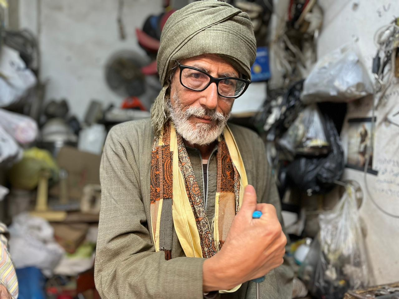 أسطى تصليح الأحذية بقنا