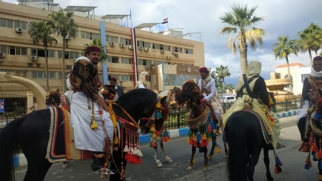 فرسان مطروح بالزي البدوي التراثي