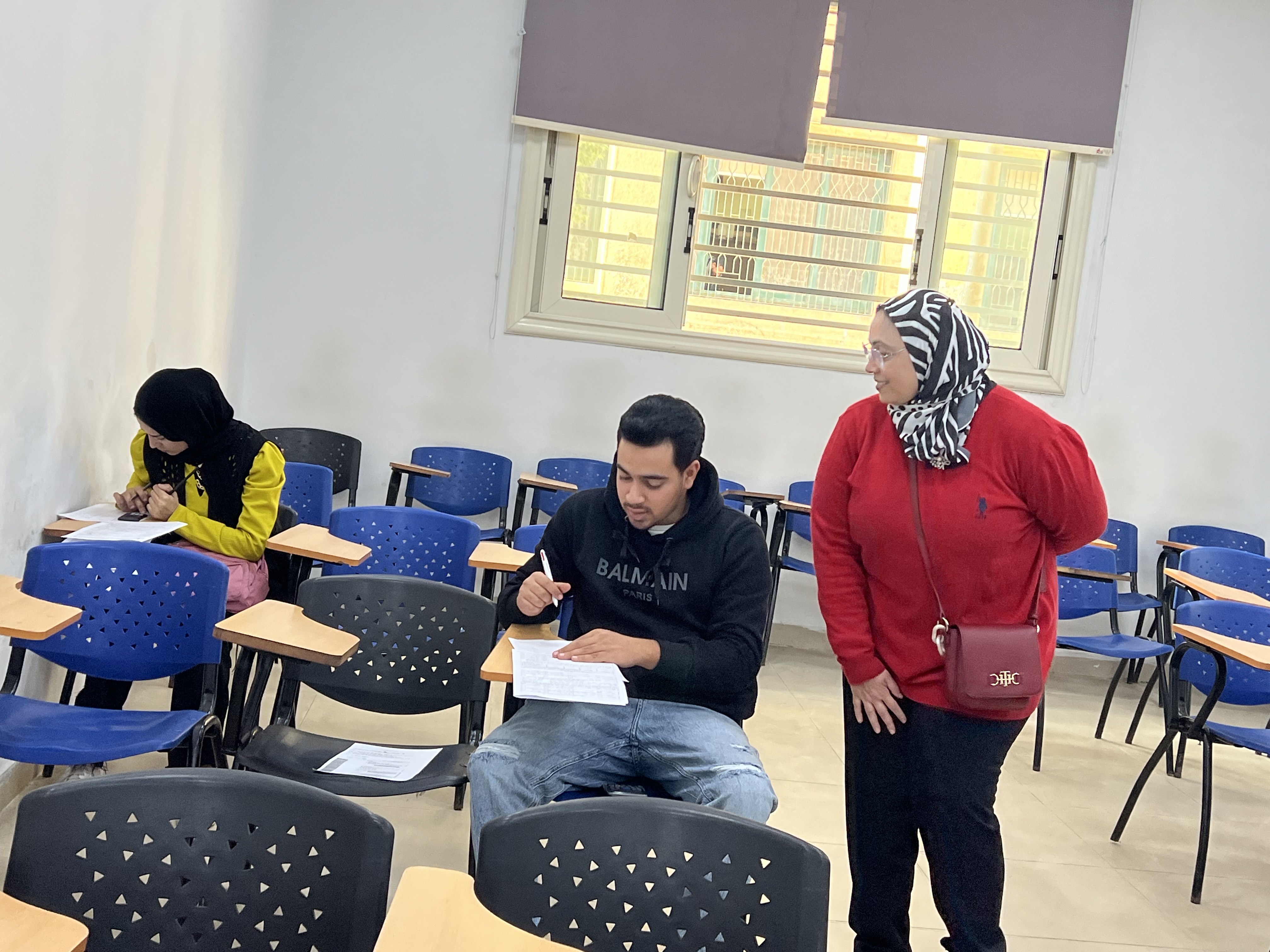لجان خاصة لطلاب الدمج في امتحانات نصف العام بتجارة القاهرة لجان خاصة لطلاب الدمج في امتحانات نصف العام بتجارة القاهرة