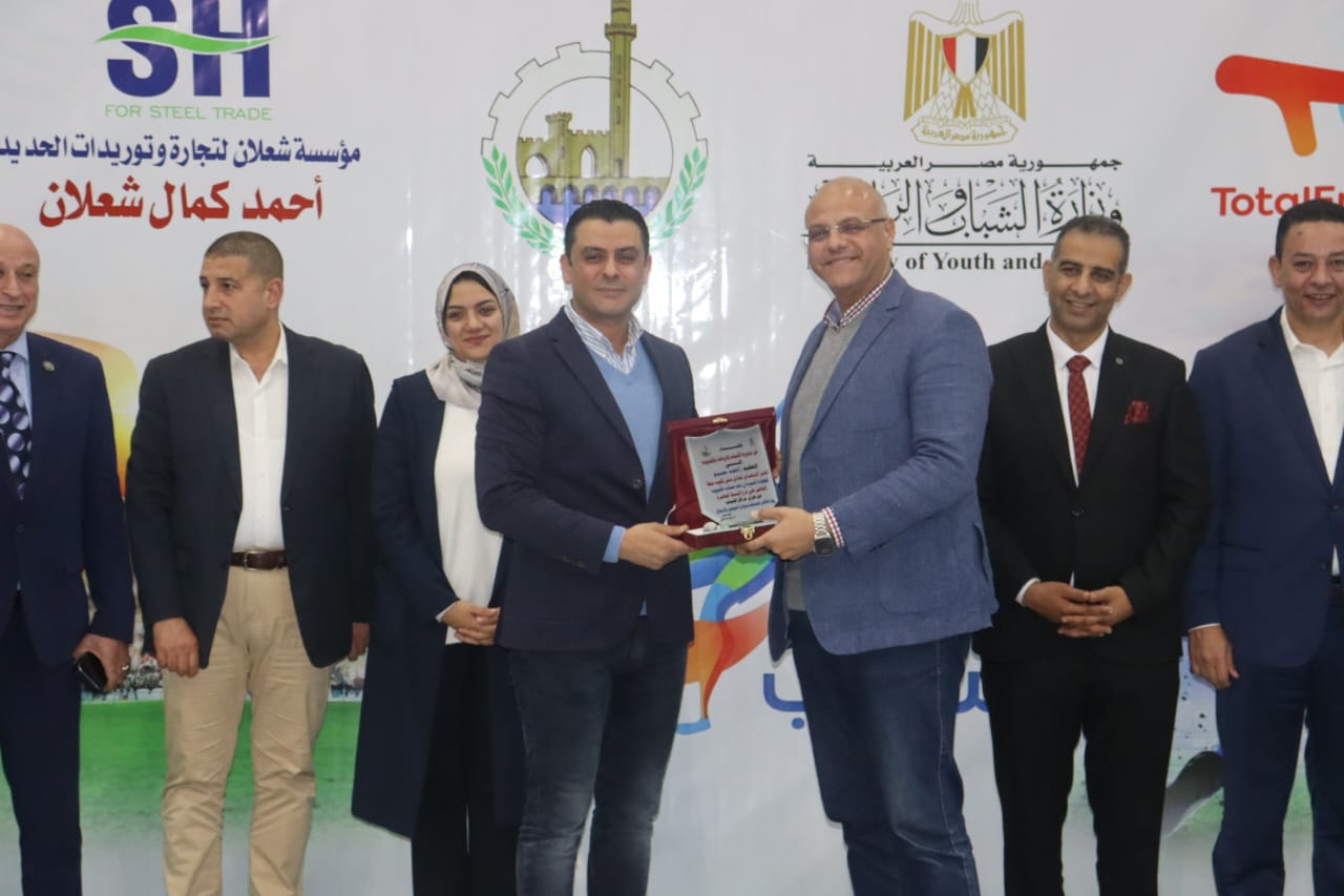 جانب من التكريمات