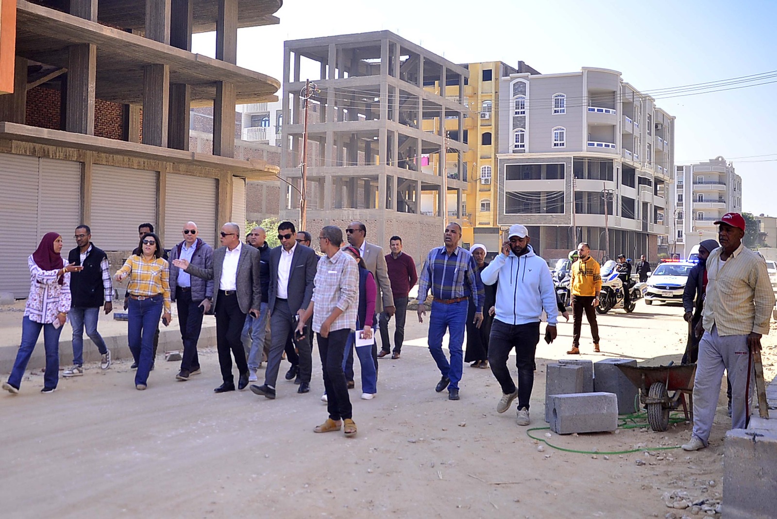 لقاء المحافظ مع المواطنين فى منطقة حوض 18