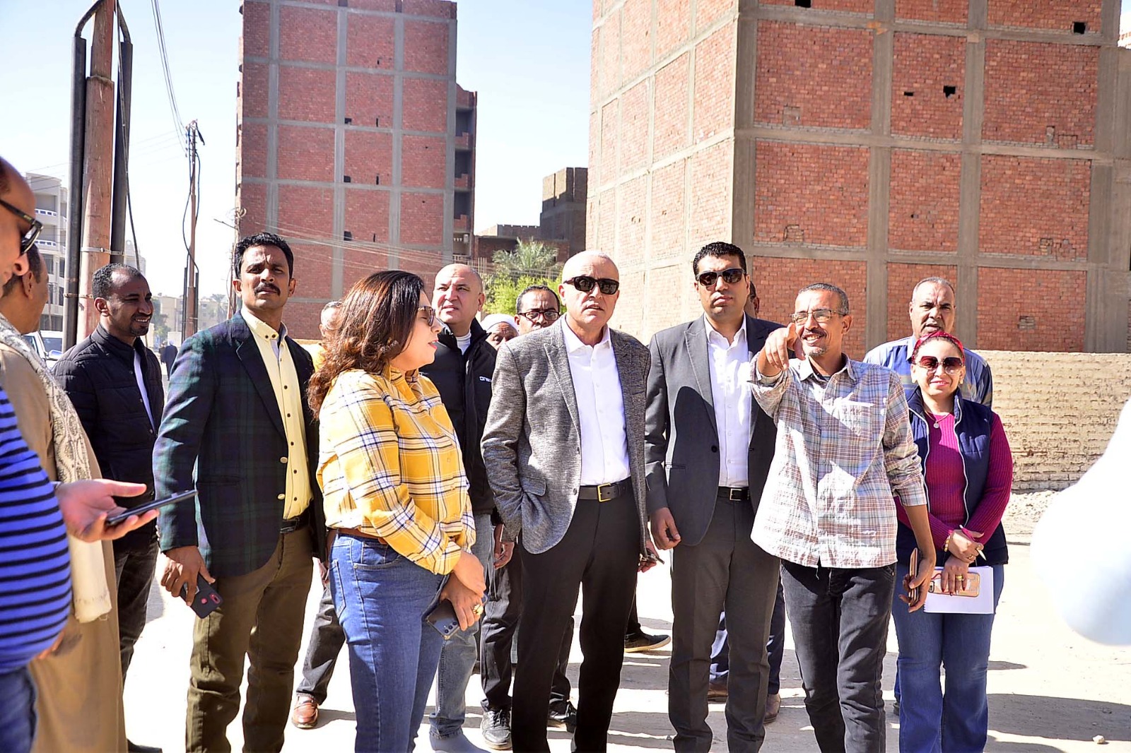 محافظ الأقصر يتفقد أعمال تطوير منطقة حوض 18