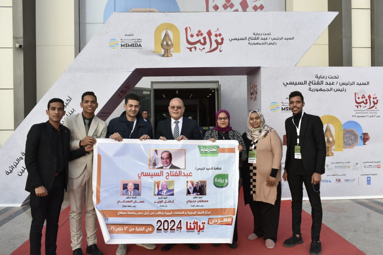 رئيس الجامعة في معرض تراثنا رئيس الجامعة في معرض تراثنا