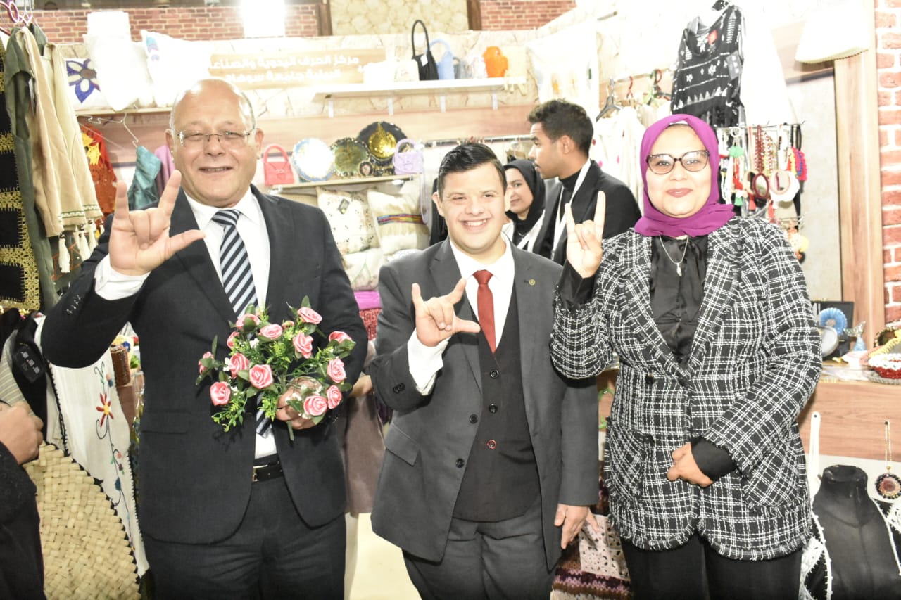 ويعمل رئيس الجامعة مع أصحاب الهمم ويعمل رئيس الجامعة مع أصحاب الهمم