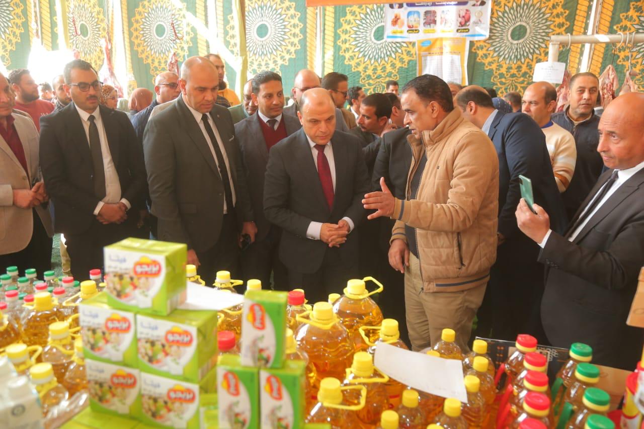 محافظ كفر الشيخ يتفقد سوق اليوم الواحد محافظ كفر الشيخ يتفقد سوق اليوم الواحد