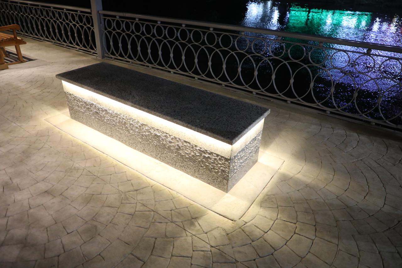 المقاعد الرخامية 