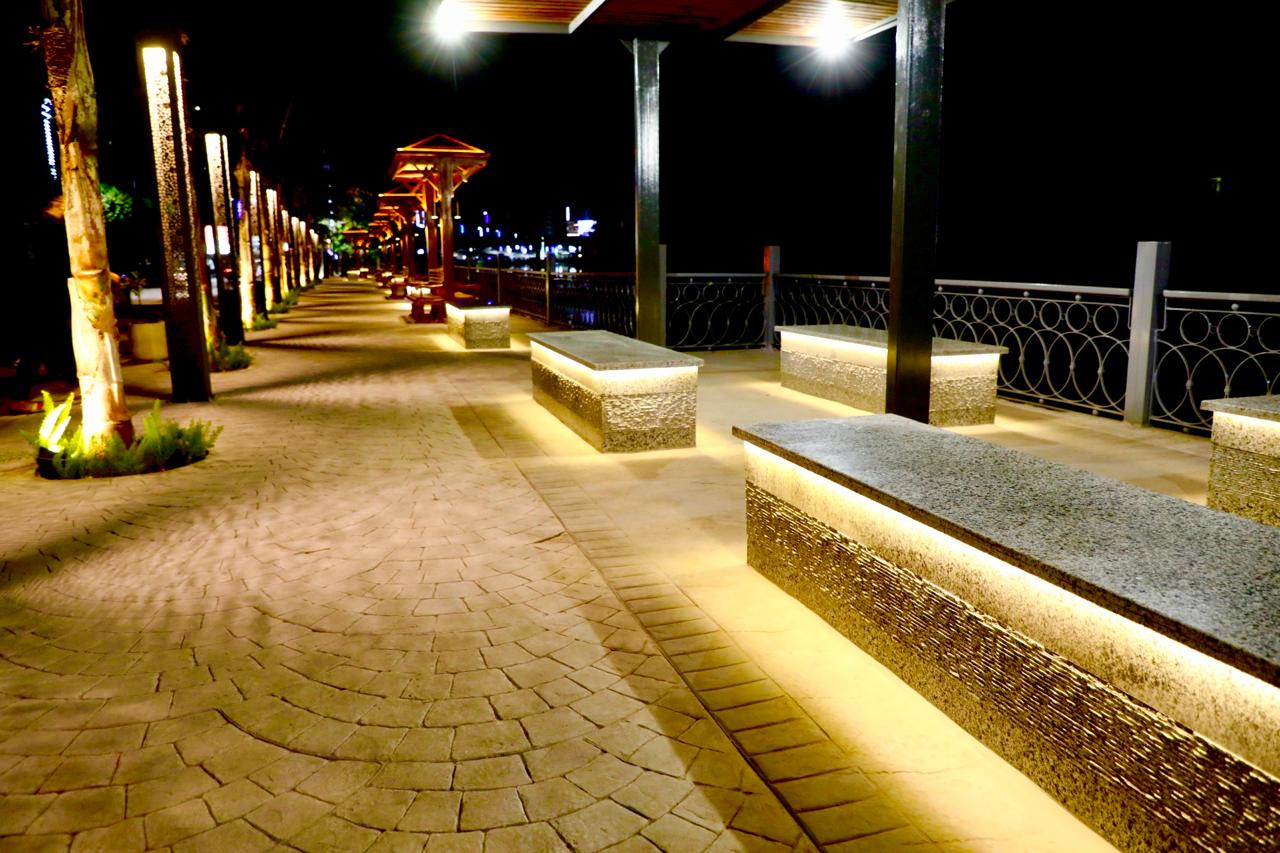 جمال الإنارة على الكورنيش 