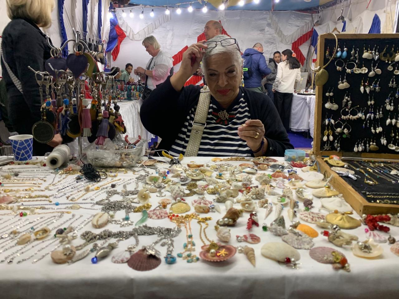 صاحبة ال 69 عاما خلال العمل