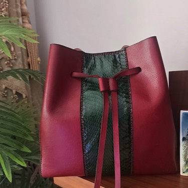 حقيبة من الجلد حقيبة من الجلد