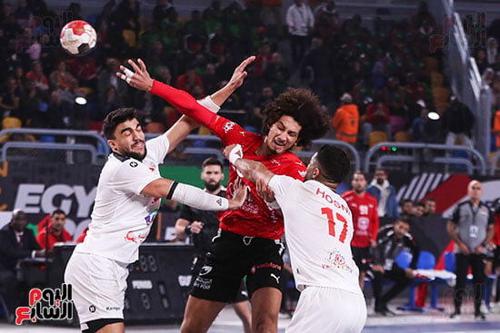 لاعب منتخب مصر على غزال فى بطولة الامم الافريقيه لكرة اليد