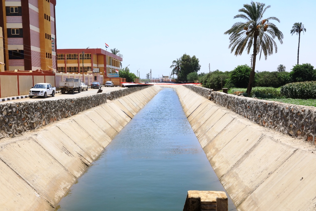 مشروع تبطين قناة قرى أم دوما (2)