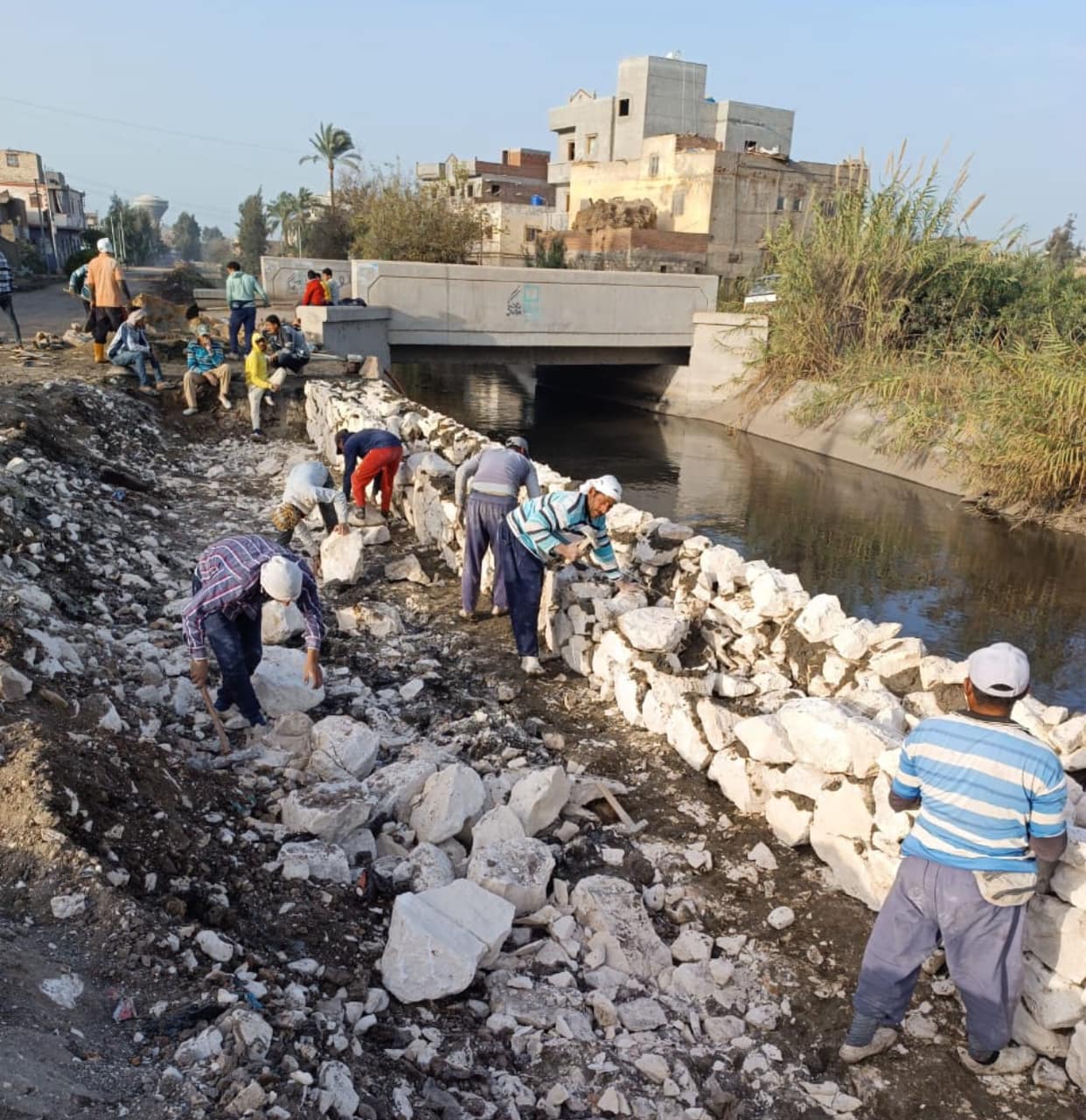 تدبيش طريق خليج بحري بمطوبس ضمن مشروعات