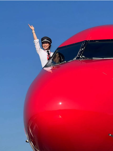 أونا جيسلادوتير مساعد طيار في شركة Play Airlines