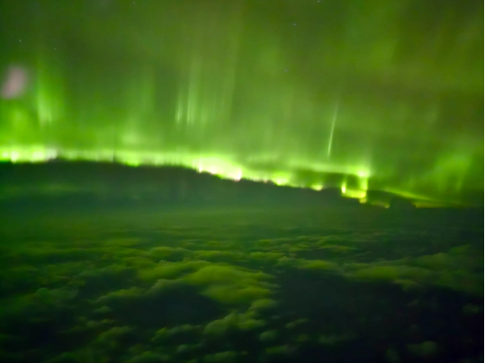 طيارة أيسلندية تلتقط صور جذابة للشفق القطبي فى أيسلندا