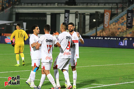 احتفال ناصر منسى مهاجم الزمالك  (5)