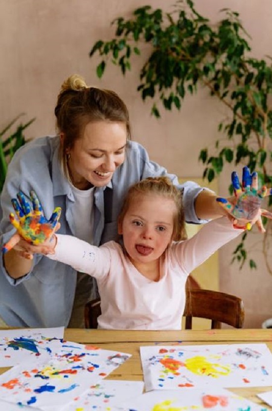 طفلة من ذوي الهمم