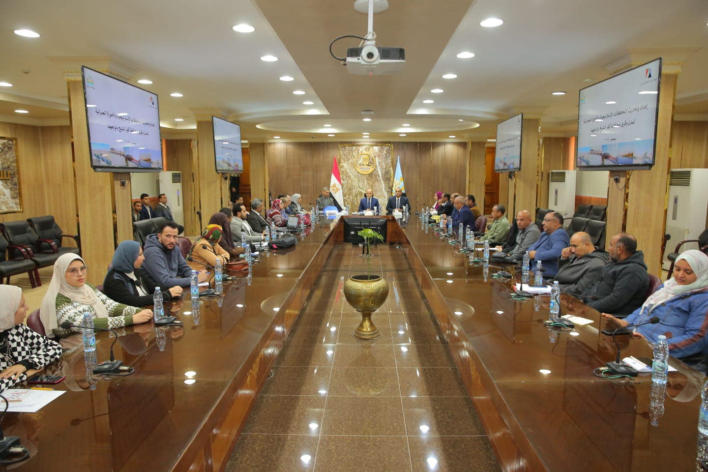 حضور الاجتماع