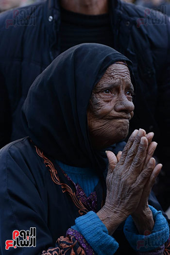 عجوز تدعى لأحمد عدوية بسبب مساعدته لها هى وزوجها (4)