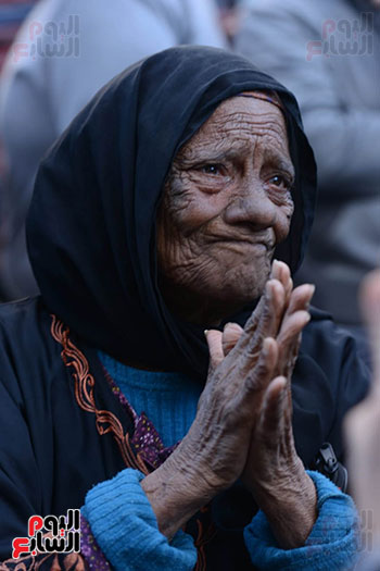 عجوز تدعى لأحمد عدوية بسبب مساعدته لها هى وزوجها (2)