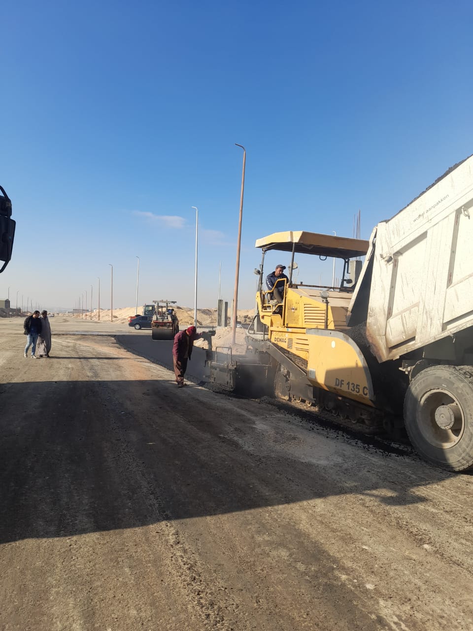 جانب من عمليات الرصف والتطوير (1)