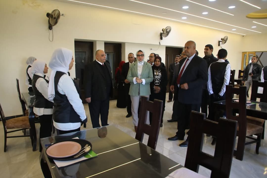 نائب المحافظ تتفقد برامج تدريب الطلاب