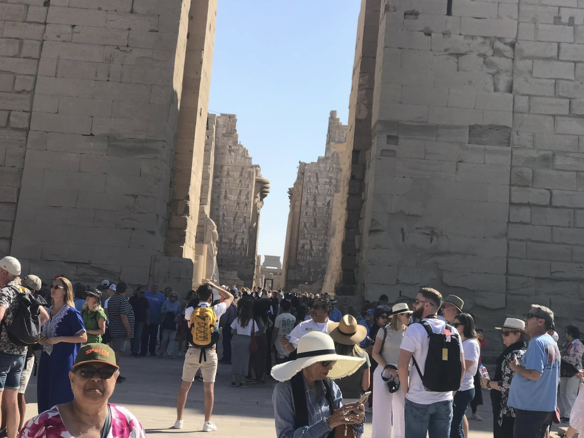 إقبال سياحى كبير على معابد الكرنك