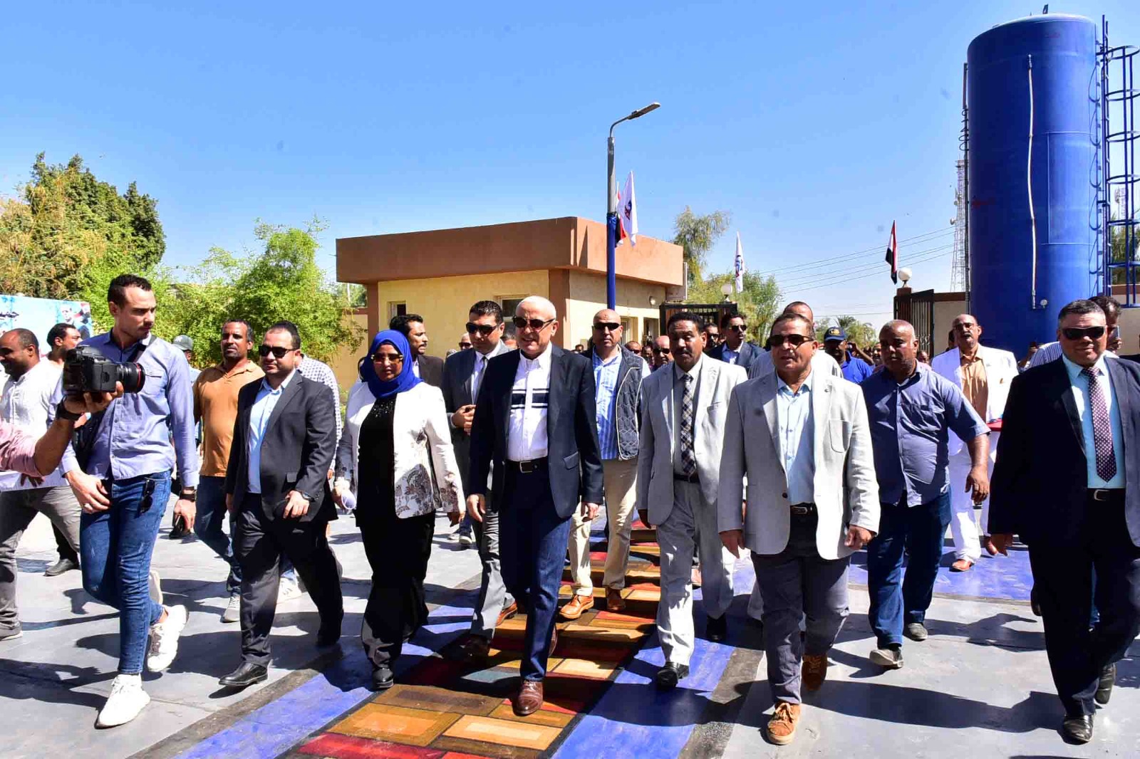 محافظ الأقصر خلال افتتاح محطة رفع المدامود بحرى