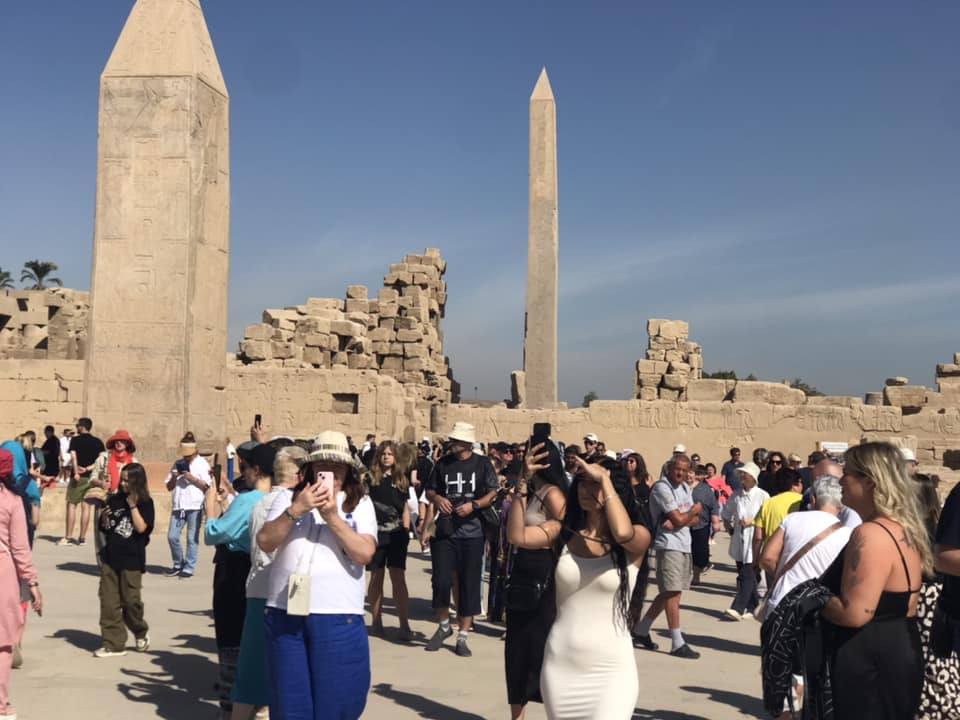 التوافد الكبير من سياح العالم فى معابد الكرنك