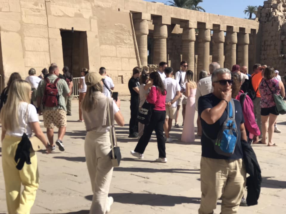 توافد الأفواج السياحية فى معابد الكرنك