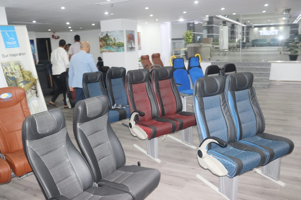 صناعة كراسي السيارات والاتوبيسات