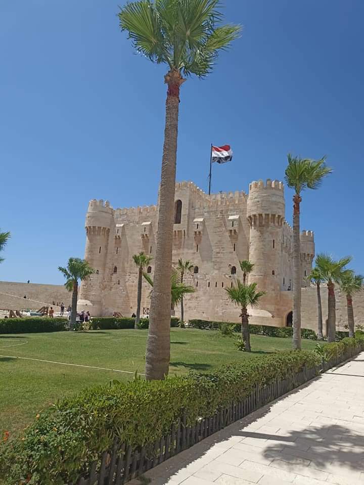 مبنى القلعة 1