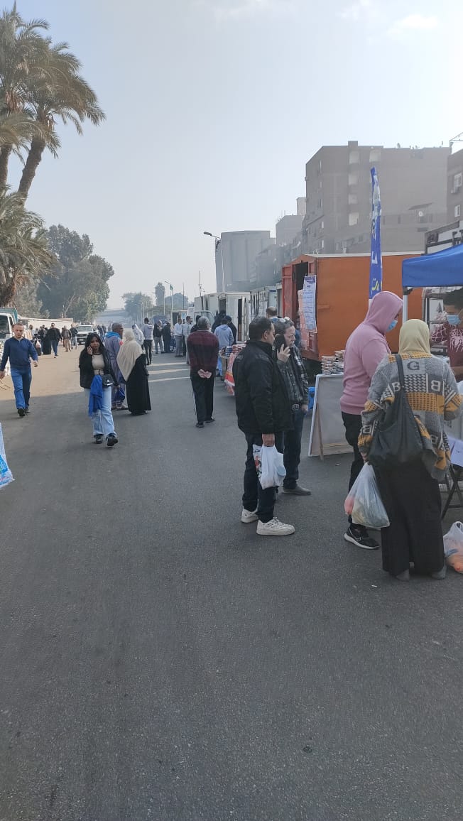 إقبال المواطنين على السوق