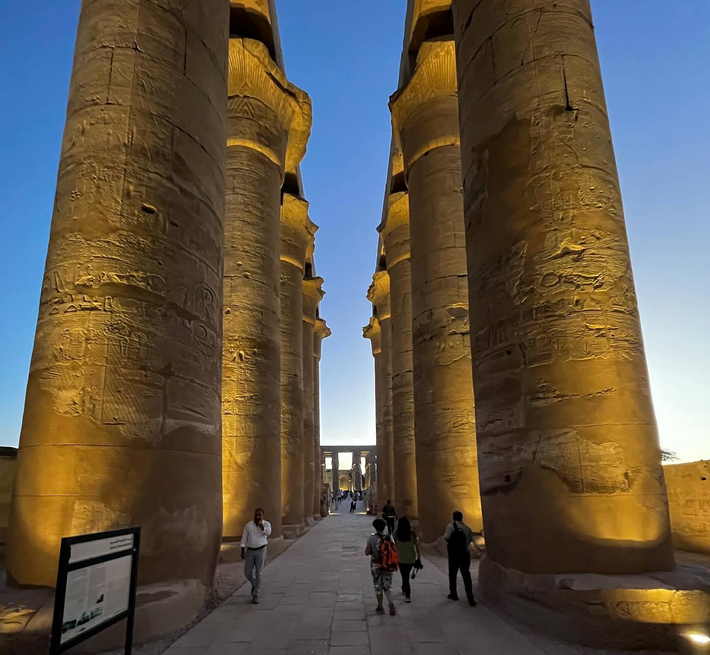 الإقبال السياحى فى معبد الأقصر مساءاً