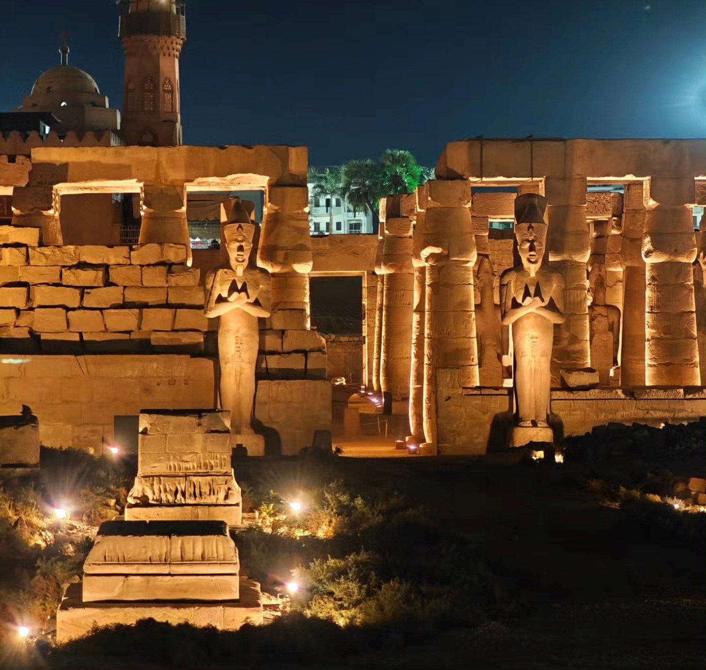 سحر التماثيل فى معبد الأقصر ليلاً