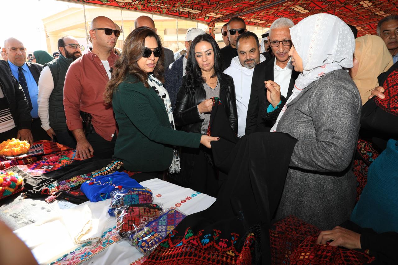 وزير التنمية المحلية يتفقد المدينة الشبابية