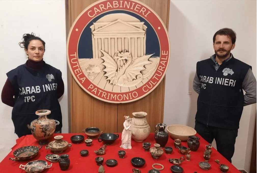 القبض على شبكة دولية للاتجار فى الآثار